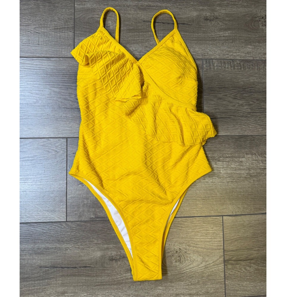 Cupshe Womens Mustard Yellow Textured Geometric Knit Bikini Top Size S NWT